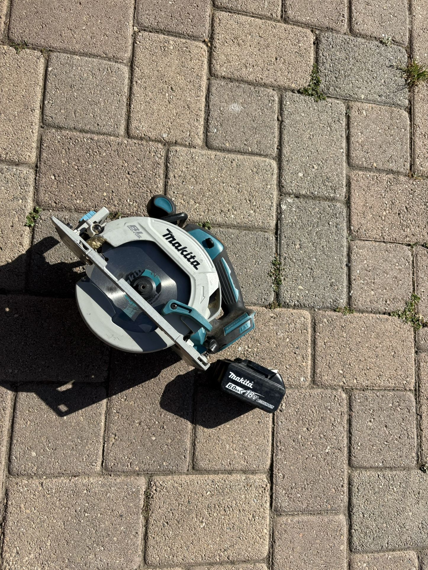 Makita Saw And One Battery