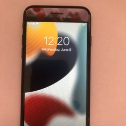 iPhone 7 32GB Unlocked For Any Carrier Like New!