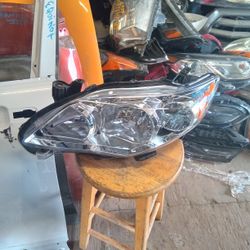 2011 - 2013 Toyota Corolla Left Headlight