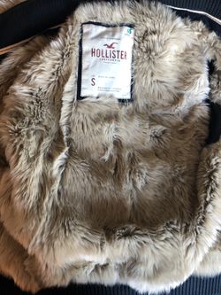 HOLLISTER NAVY FUR LINED BOMBER JACKET WITH HOODIE SMALL for Sale in Porter  Ranch, CA - OfferUp