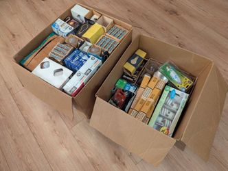 Incandescent Light Bulbs - Huge Lot