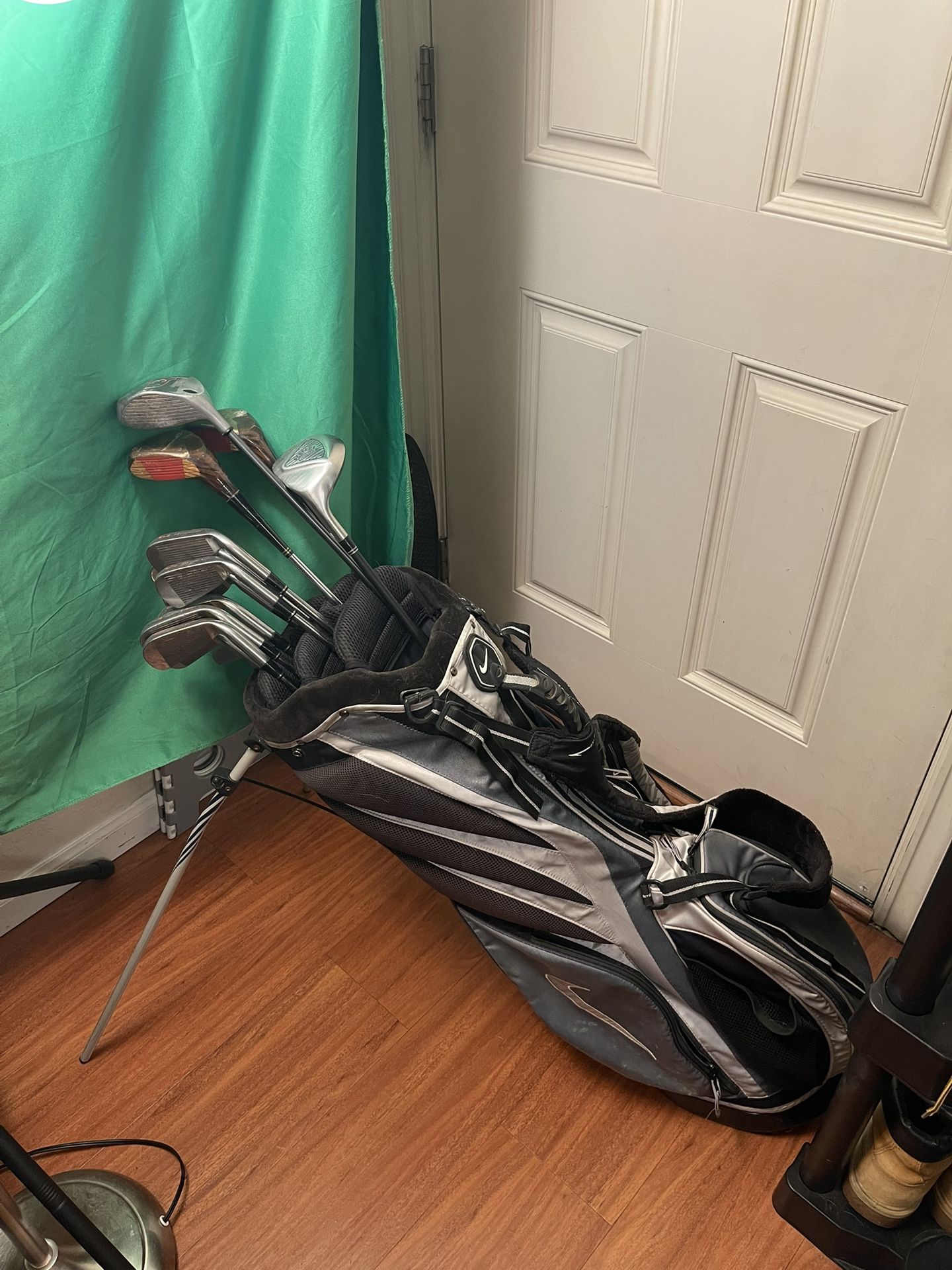 Left-Handed Golf Club Set with Bag