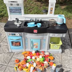 Step 2 play pretend kids play kitchen with accessories