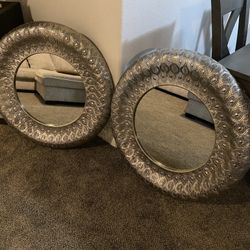 2 Round mirrors 