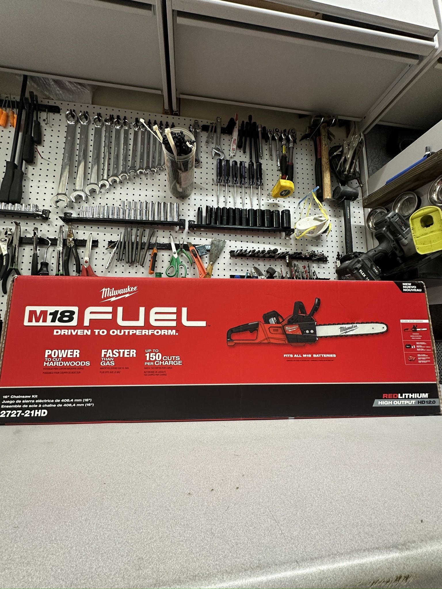 M18 fuel chainsaw 16 inch with 12 ah battery 2727-21hd