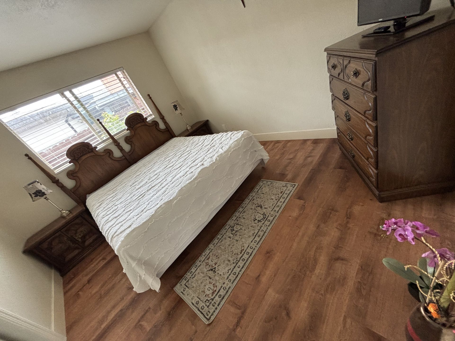 Cal/king bedroom set