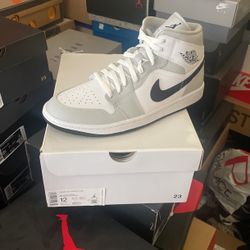 Jordan 1 Mid
