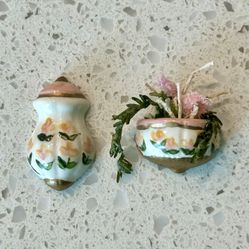 🌸 Beautiful vintage flat back floral miniature wall planter & jar for dollhouse or printers tray - $6 for both 