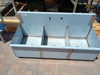 Three compartment utility sink