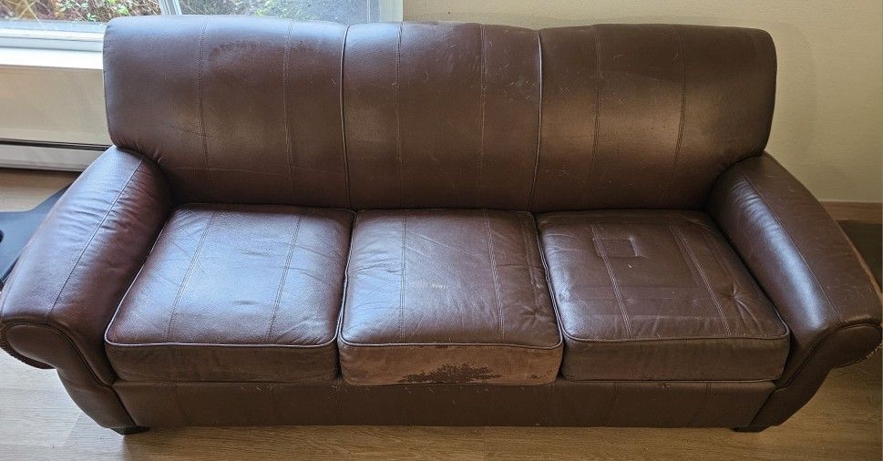 Couch - Must Go