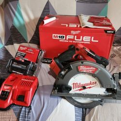 Milwaukee M18 Fuel Circular Saw With BATTERY AND RAPID