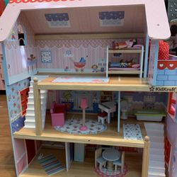 Kids Doll House Nothing Wrong With It Smaller One 