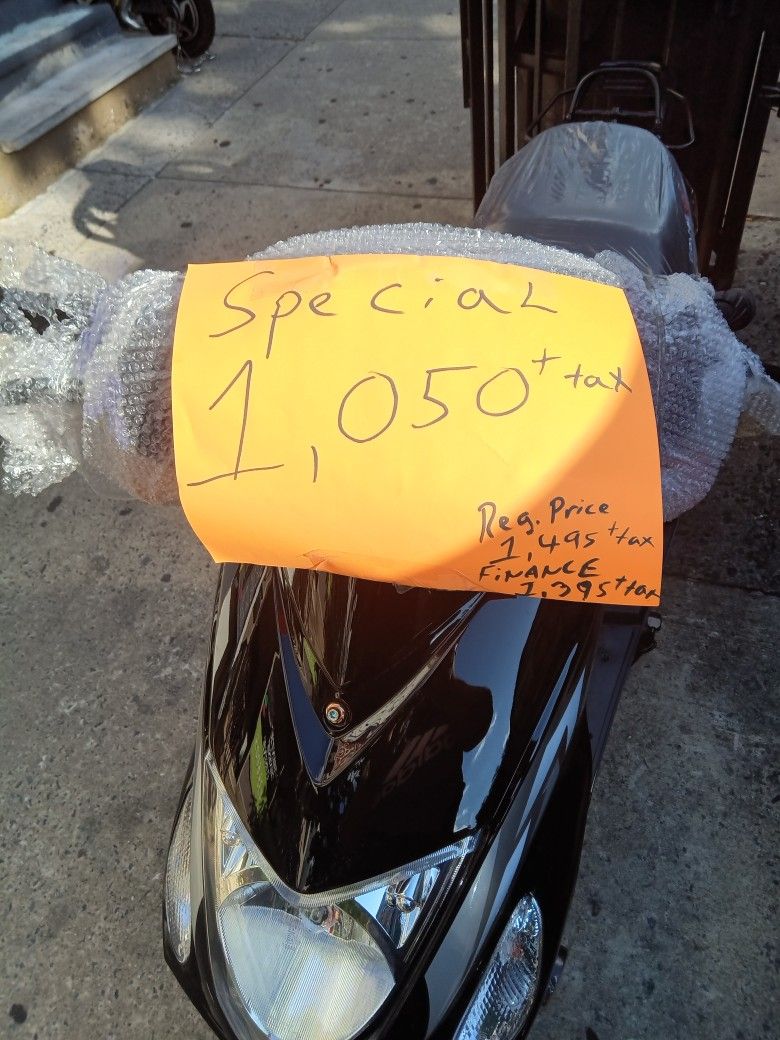 Gas Scooter 50cc Alarm Remote Control Bluetooth Music