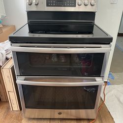 GE Free-standing 30” Electric Double Oven Convection Range