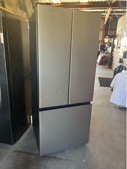 Everchill 12DC Refrigerator, 17 Cu. Ft - Stainless, used slightly