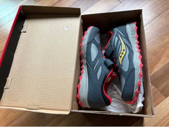 NEW Saucony youth 6 sneakers