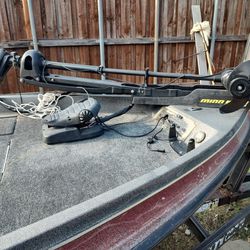 17 Ft Bass Boat 