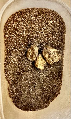 Magnetic Gold sand and 3 Lodestones