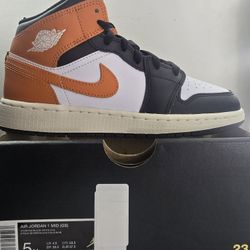 Brand New Jordan 1 Mid “Starfish” - 5Y / Women’s 6.5