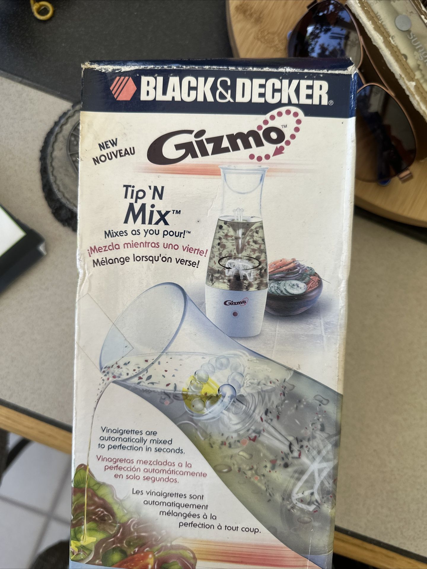 Black & Decker Gizmo Tip And Mix Salad Dressing Maker Mixer