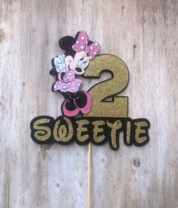 Minnie Mouse cake topper
