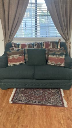 Nice couch with7 pillows