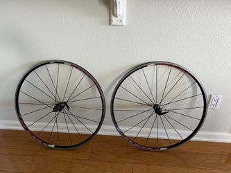 Mavic Aksium 700c Wheel Set