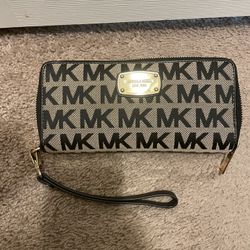 Michael Kors Wallet & Wristlet