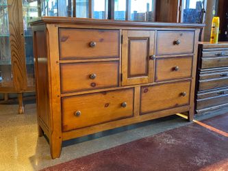 6-Drawer Dresser/Buffet w/ Center Shelf Storage