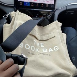 Marc Jacob's Bag Pretty much new Pice Is 185 .00 Only Asking 100$ 