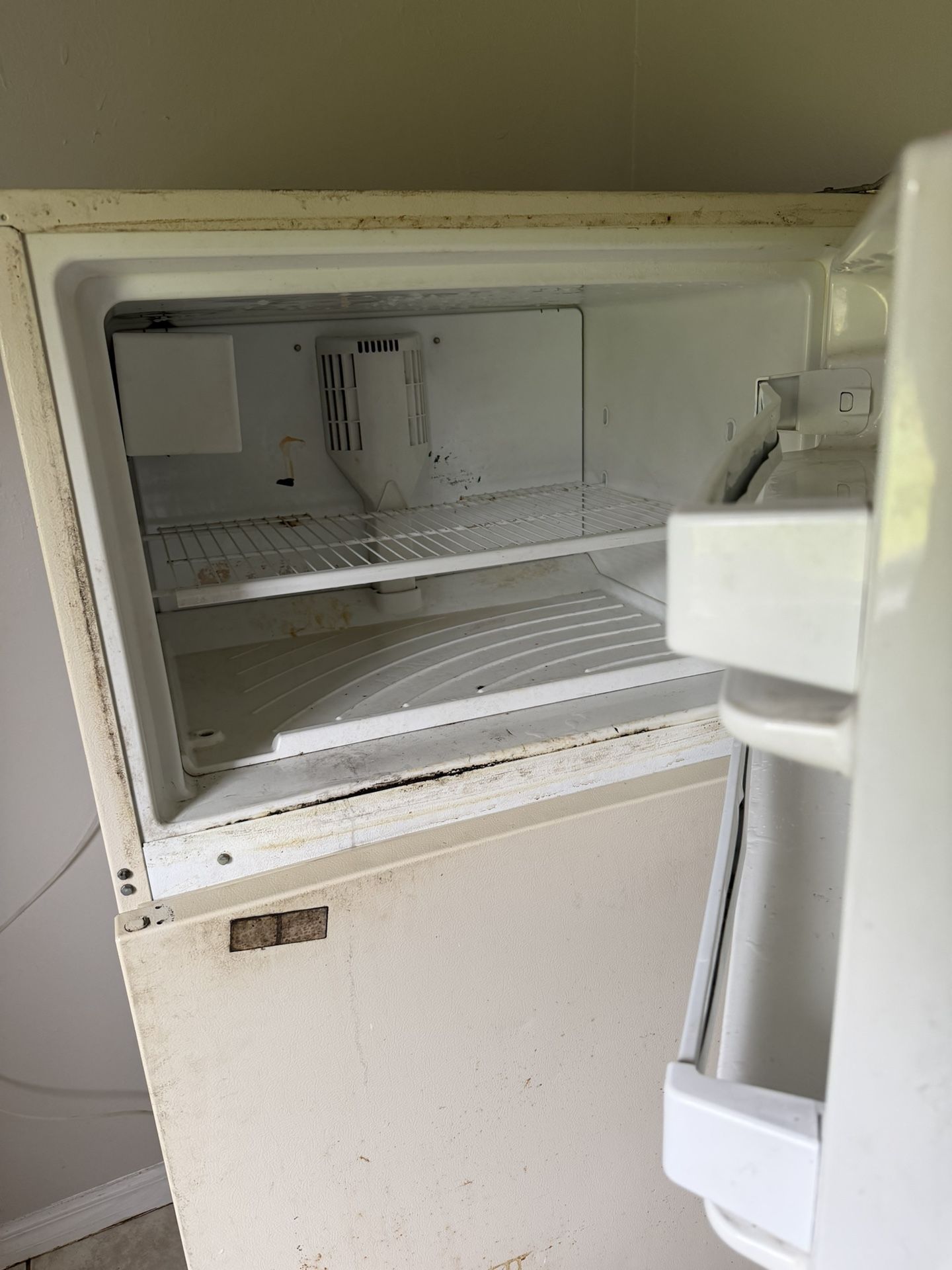 Refrigerator 