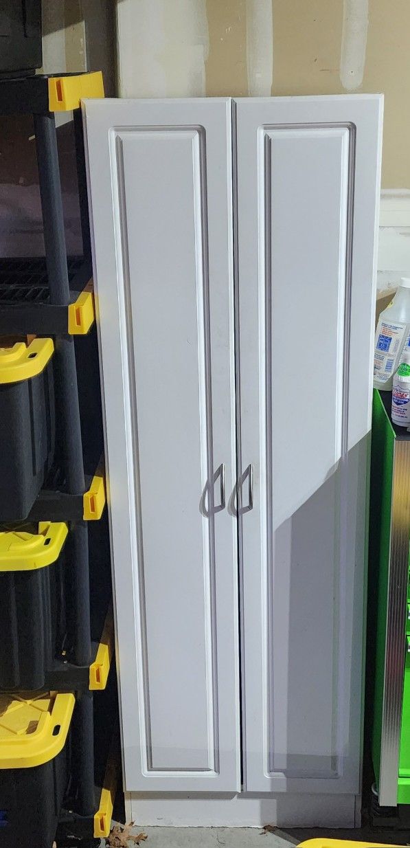 Cabinet/ Storage/Garage