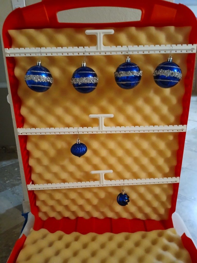 CHRISTMAS ORNAMENT STORAGE CONTAINER 