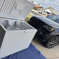 NICE ! Clean whirlpool 15 cube chest freezer