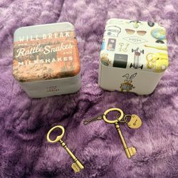 Fossil Key Keychain And Tins
