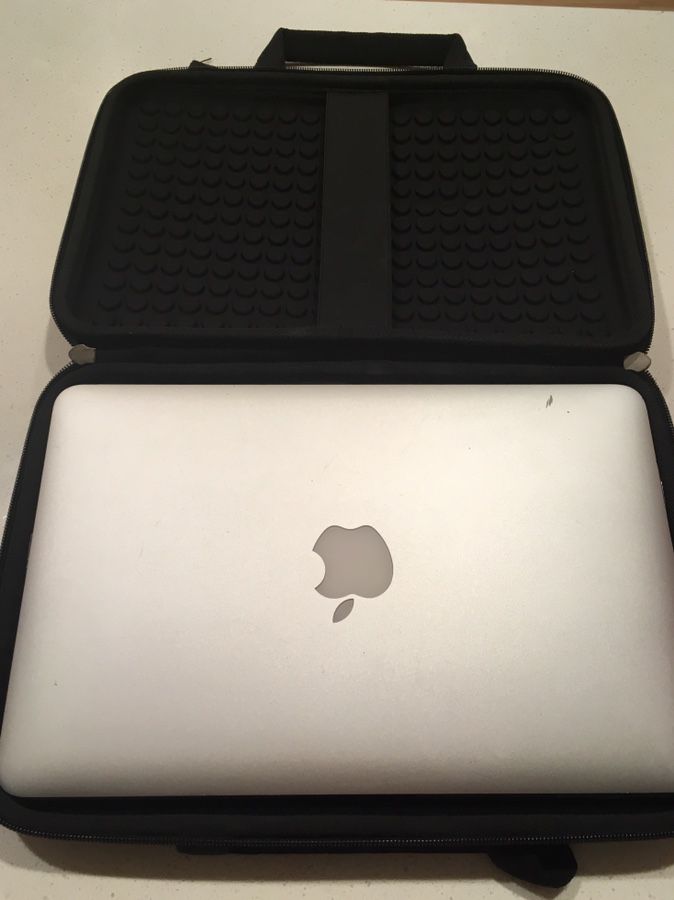 Mac book air 11” Early 2015 w/case and charger