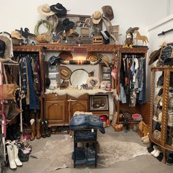 Mall Of Peddlers Mesa - Vintage Coach 