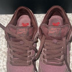 Nike SB Dunk Low “City of Love – Burgundy Crush”