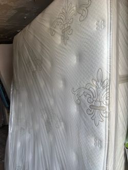 Queen Size | Good Condition STEARNS & FOSTER ESTATE Luxury Firm Mattress