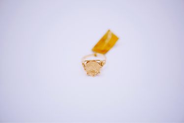 10 K gold  Leo zodiac ring