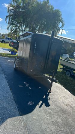 5x8 Enclosed Trailer. Black 