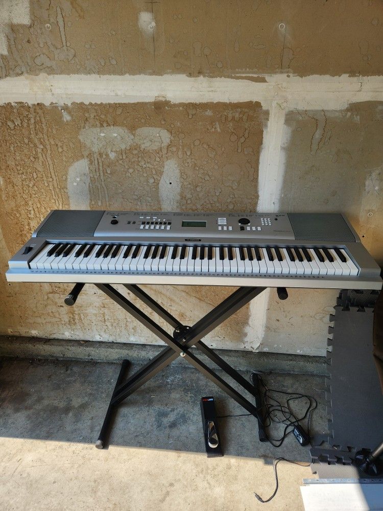 Yamaha 76 Key Keyboard 