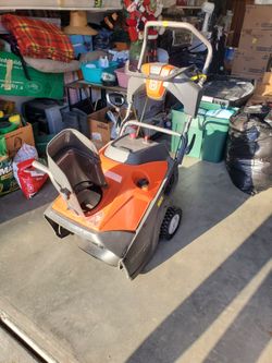 Husqvarna ST111 snowblower