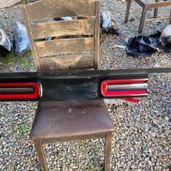2015-2023 DODGE CHALLENGER CENTER TRUNK LID TAIL LIGHT OEM (contact info removed)1-AA