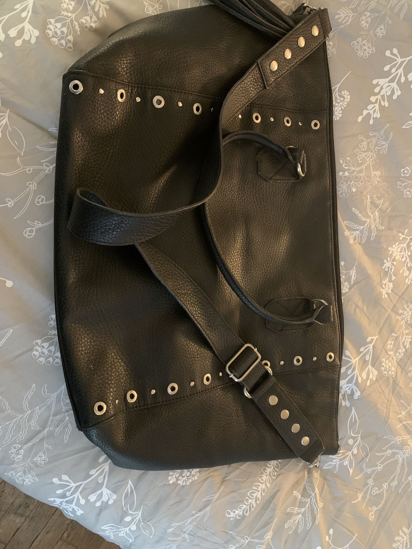 Black shoulder bag