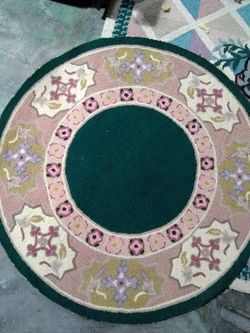 Round, area rugs!