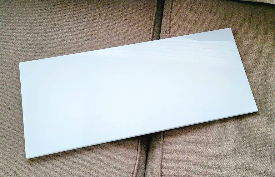 (2) IKEA SELSVIKEN
Drawer front, high gloss white 23 ⅝" X 10 ¼ "