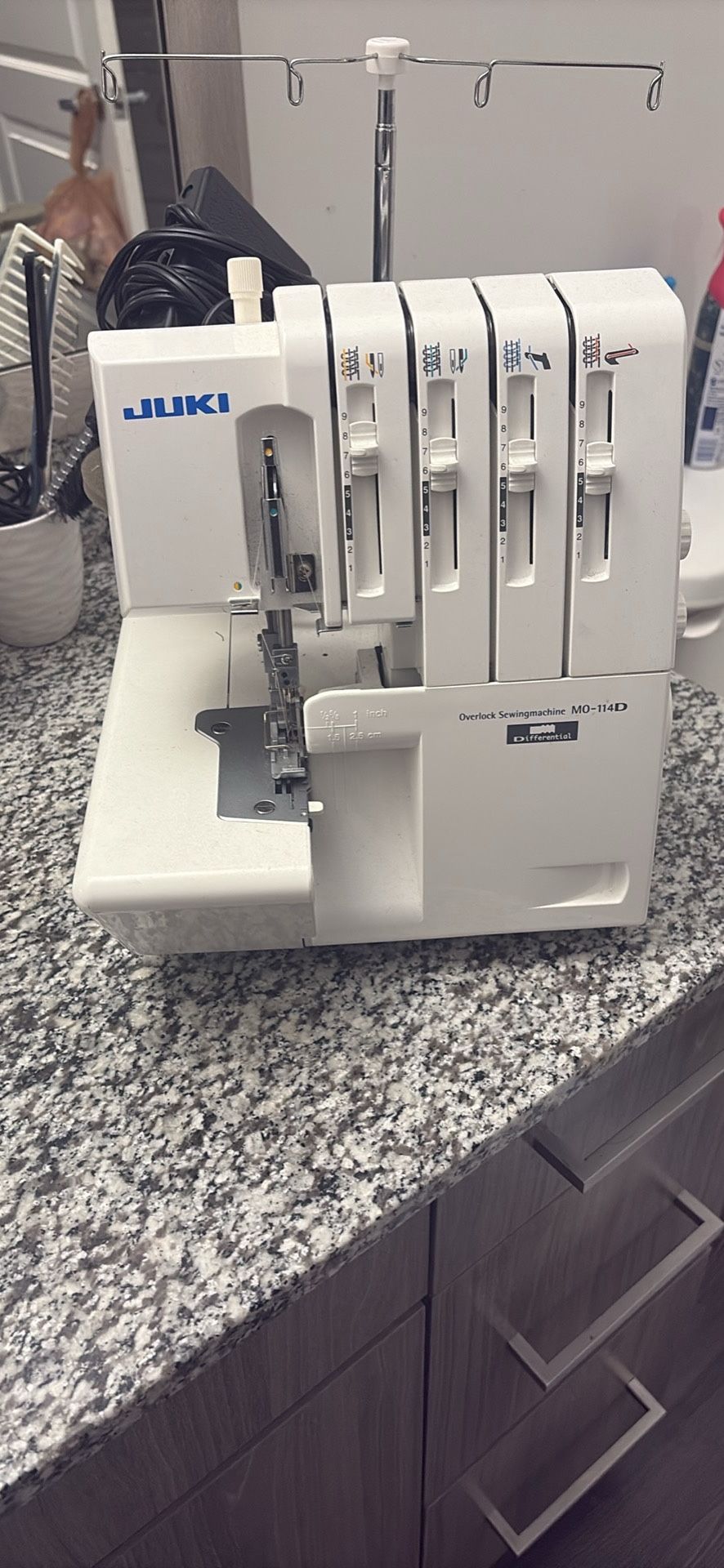 Juki Serger MO-114D