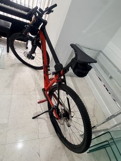 Trek 29" Mountain Bike – Size Large – Like New (Ridden 3 Times)