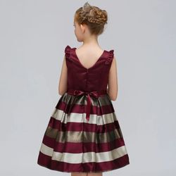 Girl's Formal Dress Burgundy/Gold Size 5/6

32st & Greenway  Cash Firm 